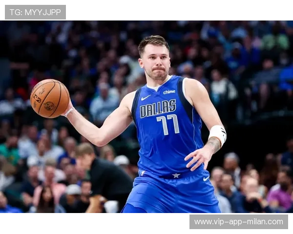 东契奇压哨出手,达拉斯独行侠稳稳回应 东契奇压哨出手,达拉斯独行侠稳稳回应