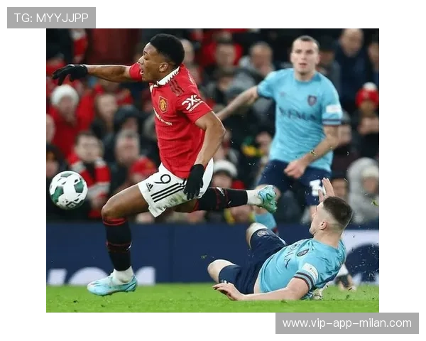 曼联反击长驱直入，加纳乔推射破门